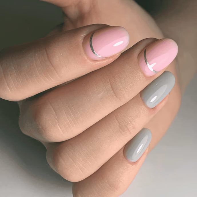 DARK Pro Base 06 – manicure with silver stripe nail art