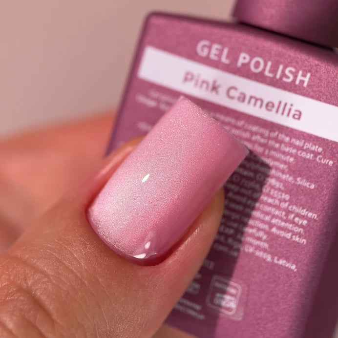 HEYLOVE Cat's Eye Gel Polish PINK CAMELLIA 15 ml – cat eye nail against the bottle
