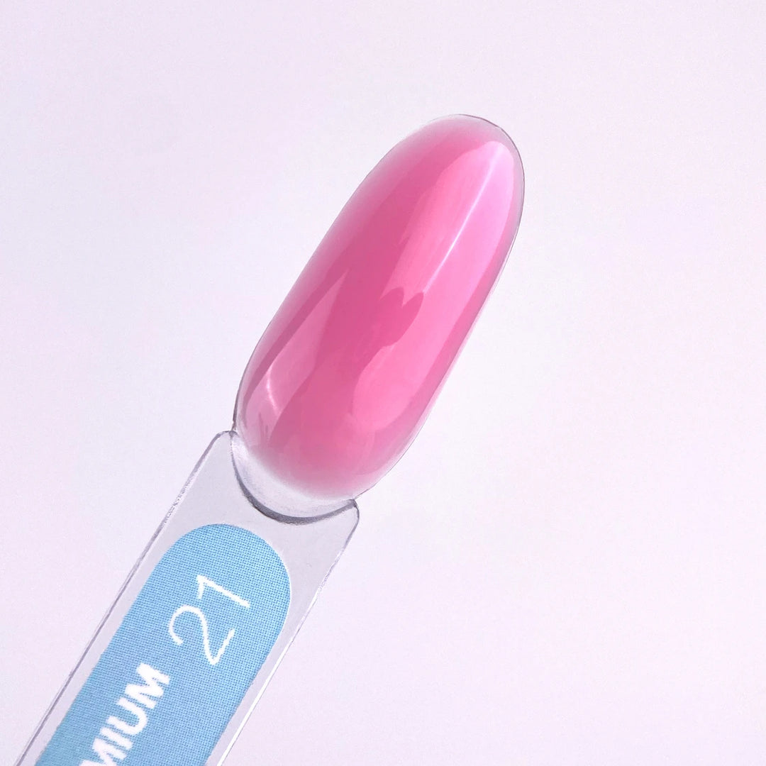 LUNA Premium Gel 21 – swatch on a nail tip
